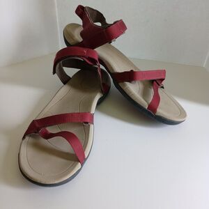 Teva Verra Women's Sandals Burgundy Ankle Strap US 9. Hiking Comfort Waterproof